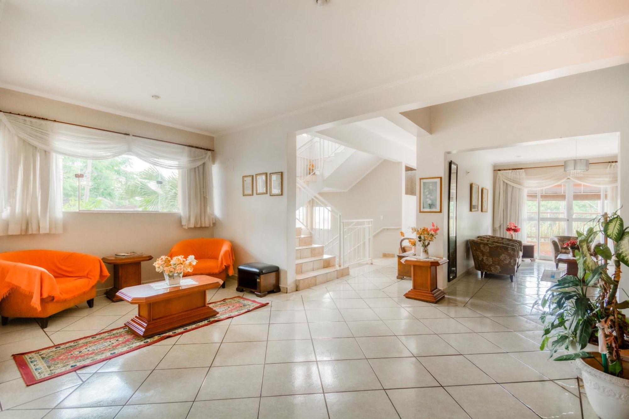 Oyo Rica, Hotel